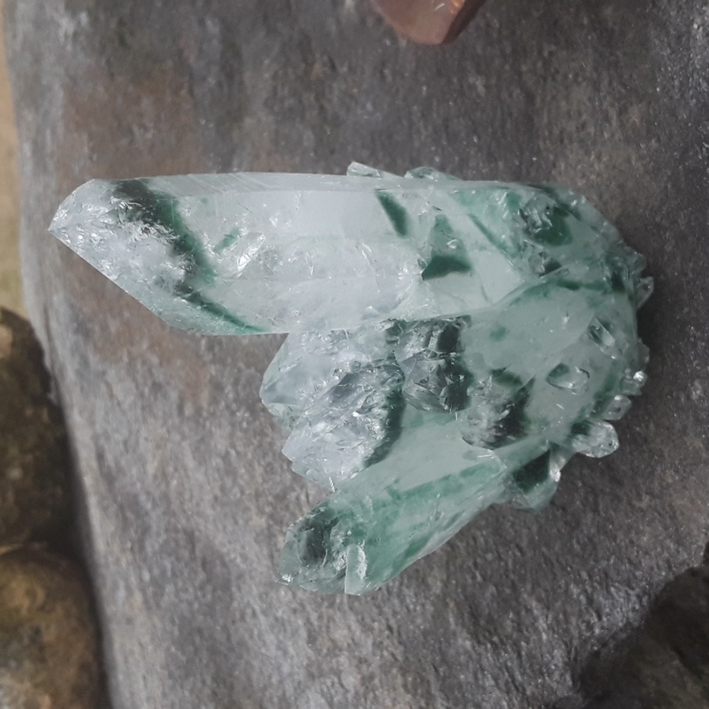 Green phantom quartz crystal cluster, lab-grown - Picture 7 of 8